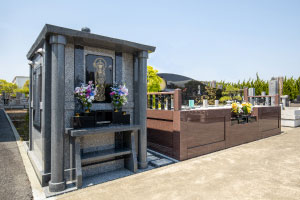 令徳廟・月庭　全景